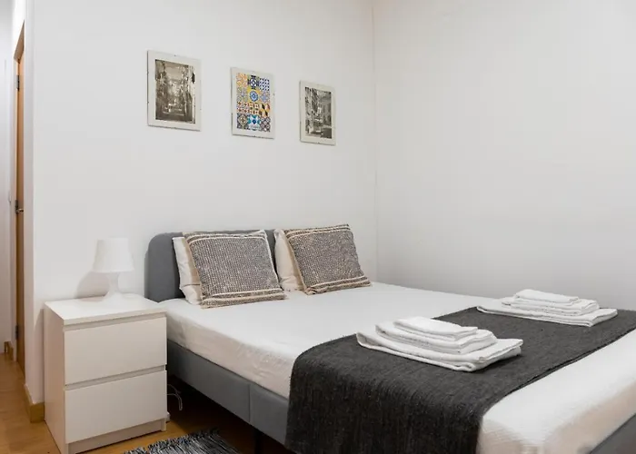 Entrecampos - Two Bedroom Apartment With Terrace